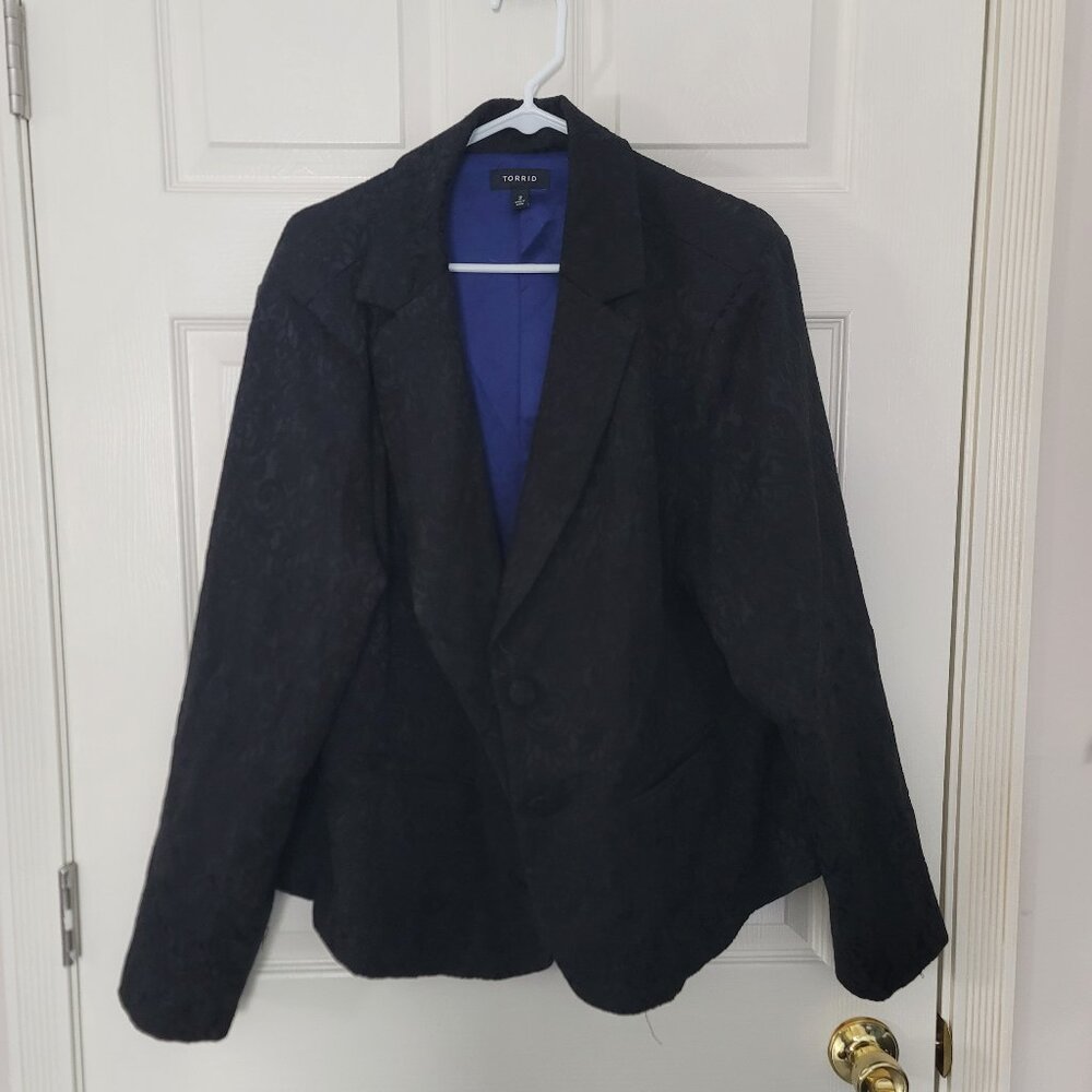 Womens black textured and patterned lace Torrid blazer - Size 2